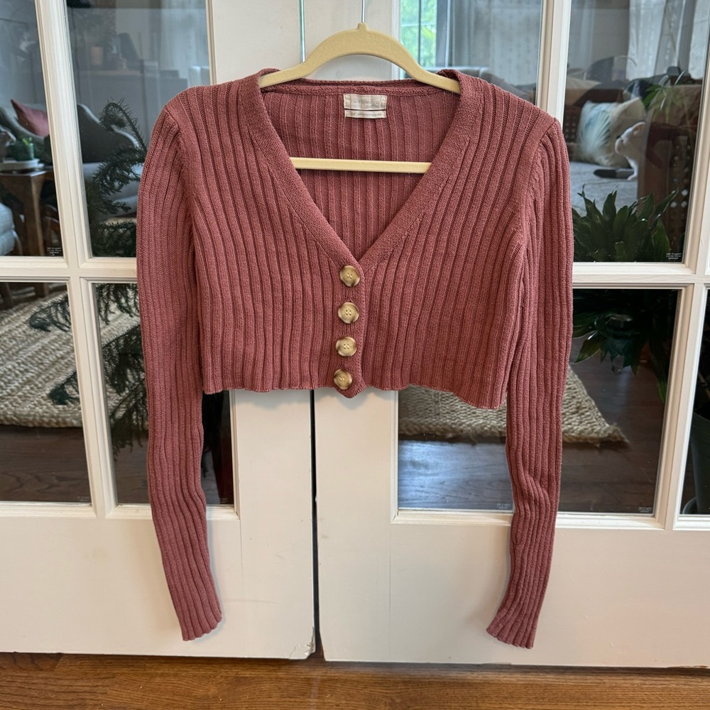 cropped ribbed mauve v neck sweater